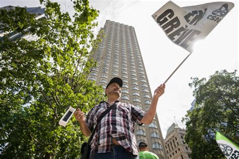 forfait hôtel montréal|Hotel workers in 3 Quebec cities, including Montreal, hold .